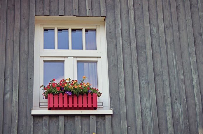 parapet zewnętrzny w kolorze białym