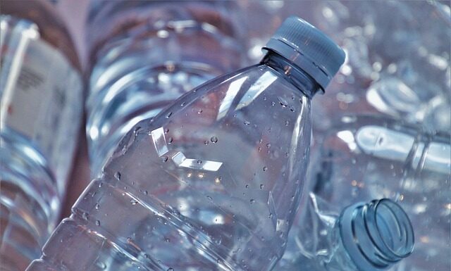 Gdzie wyrzucić plastikowe opakowanie po margarynie? Gdzie wyrzucić plastikowe opakowanie po margarynie?