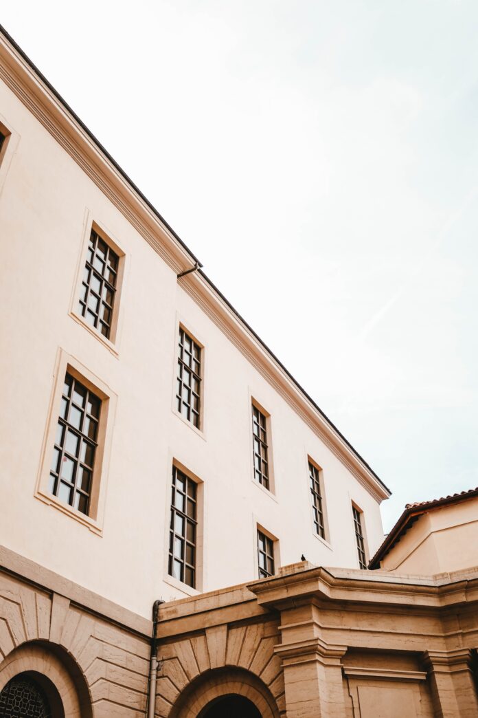 211 (1) Nowoczesne budownictwo a pianka poliuretanowa zamknięto-komórkowa