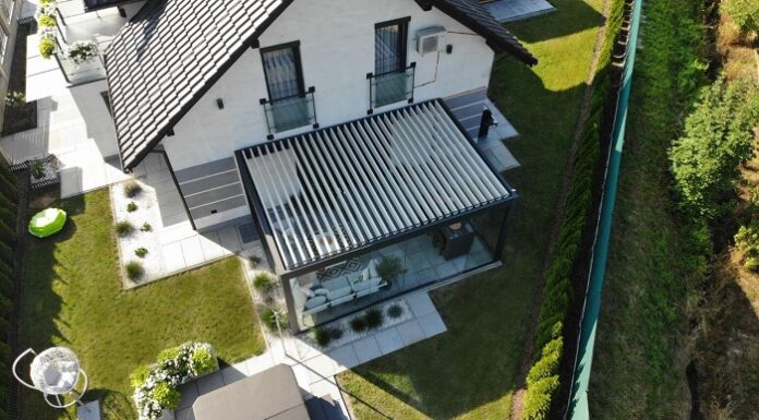Taras z pergolą: Stylowe rozwiązania dla nowoczesnych przestrzeni zewnętrznych pergola tarasowa