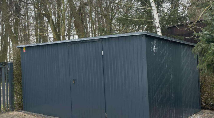 Czy warto zamawiać garaż bezpośrednio u producenta garaży blaszanych zamiast przez pośrednika